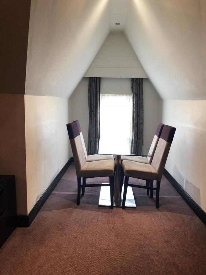 The Bluebell Hotel นีธ ภายนอก รูปภาพ