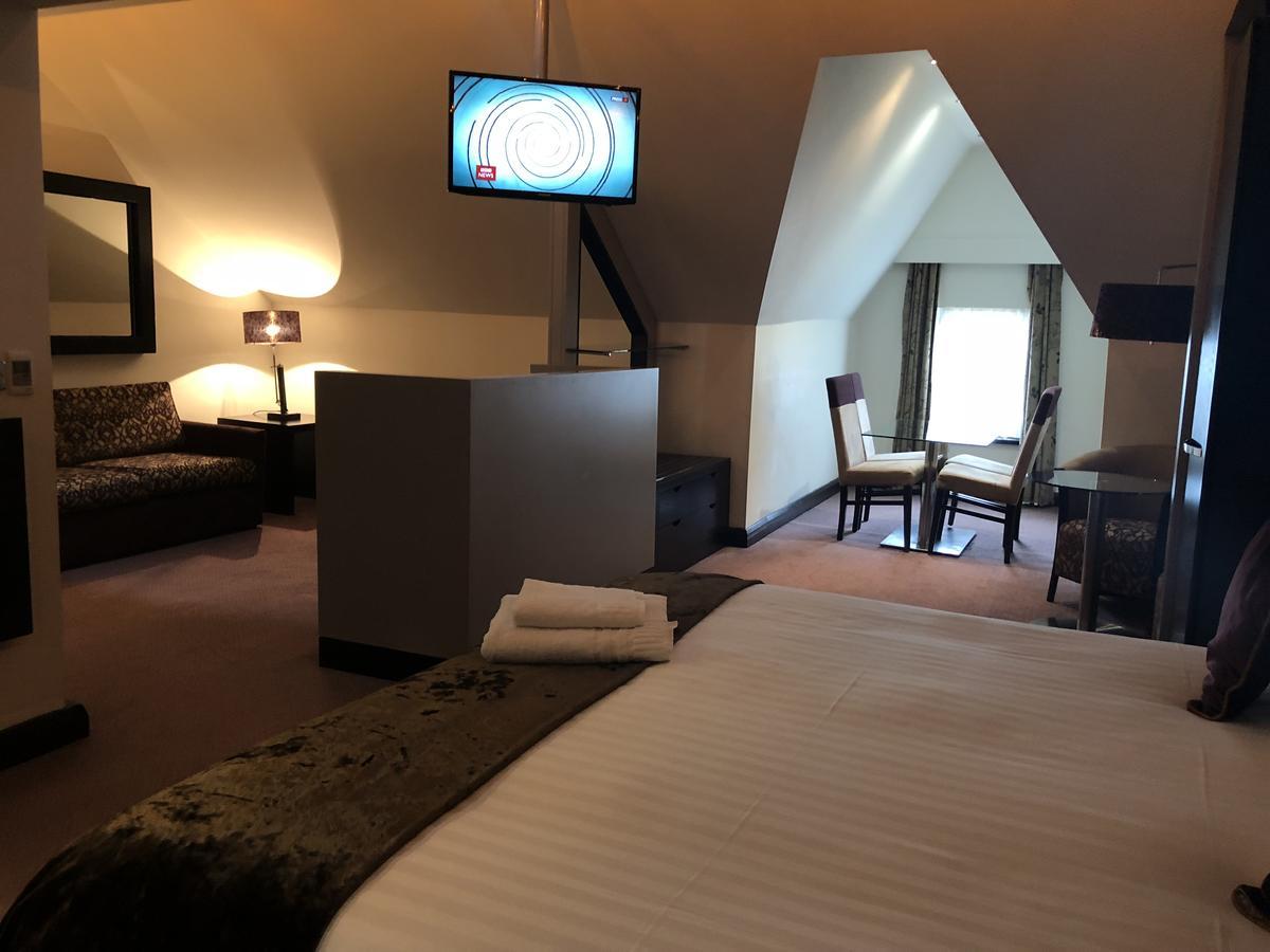 The Bluebell Hotel นีธ ภายนอก รูปภาพ