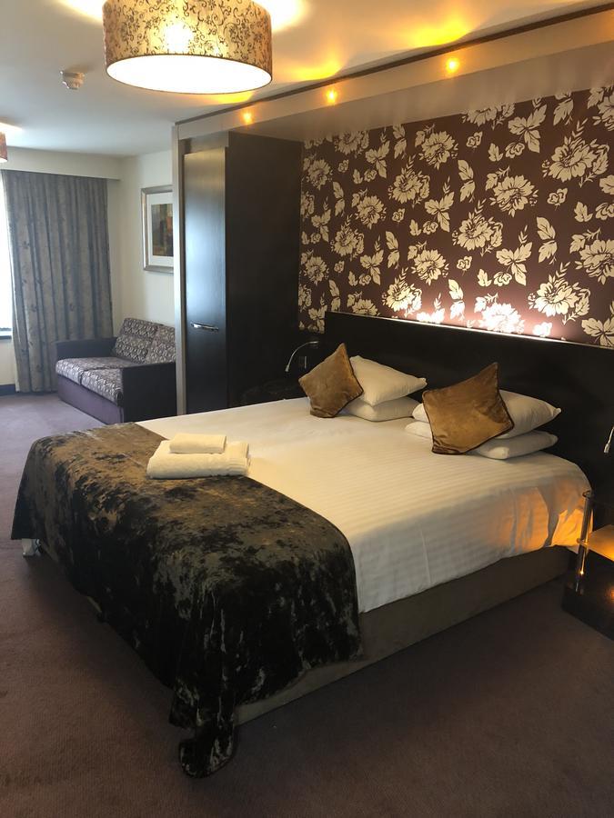 The Bluebell Hotel นีธ ภายนอก รูปภาพ