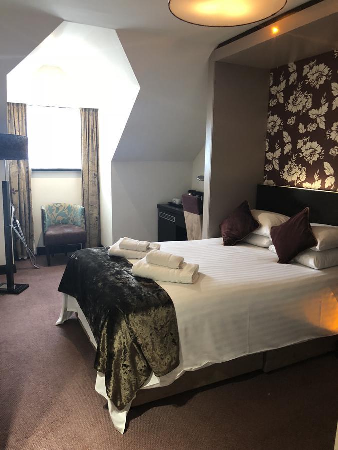The Bluebell Hotel นีธ ภายนอก รูปภาพ