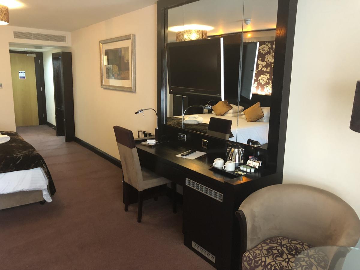 The Bluebell Hotel นีธ ภายนอก รูปภาพ