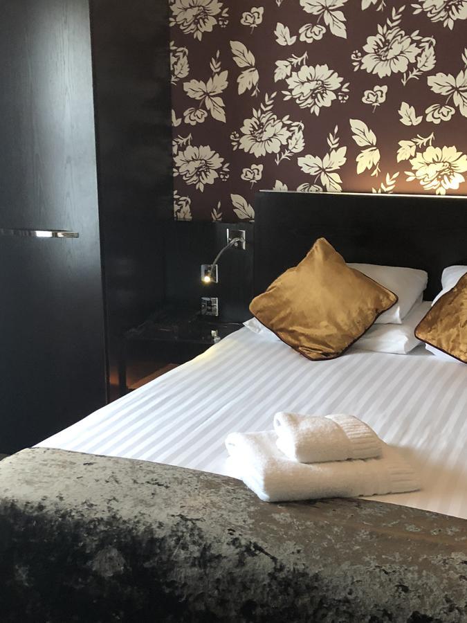 The Bluebell Hotel นีธ ภายนอก รูปภาพ